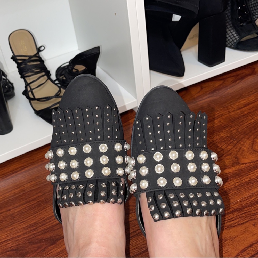 Black pear mule loafer